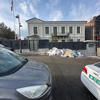 Azerbaycan Cumhuriyeti İstanbul Başkonsolosluğu Azerbaycan Kars Konsolosluğu Ülkemizi Temsil Edemiyor Olması Çok Üzücü