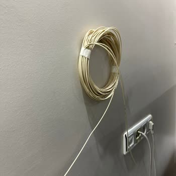 Superonline Eve 20 Metre Fazladan Kablo Bıraktı. Duvarlarımı Mahvetti