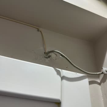 Superonline Eve 20 Metre Fazladan Kablo Bıraktı. Duvarlarımı Mahvetti