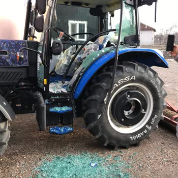 Türk Traktör Cam Patlaması!