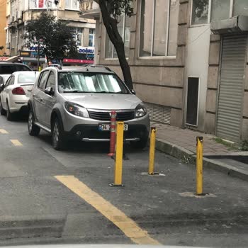 Fatih Belediyesi Yolda Yürüme Engeli