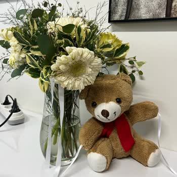 Çiçek Market (Karşıyaka) Yanlış Ürün Ve Çöpten Alınıp İnsanlara Gönderilen Çiçek.