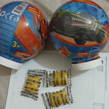 Migros'tan Aldığım Hot Wheels Küre İçinden Çıkan Kusurlu Play-dough.