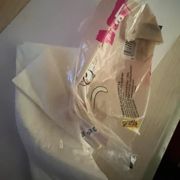 Gratis Den Benri Peçete Aldım Kullanmadan Parçalanıyor