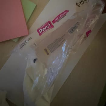 Gratis Den Benri Peçete Aldım Kullanmadan Parçalanıyor