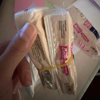 Gratis Den Benri Peçete Aldım Kullanmadan Parçalanıyor