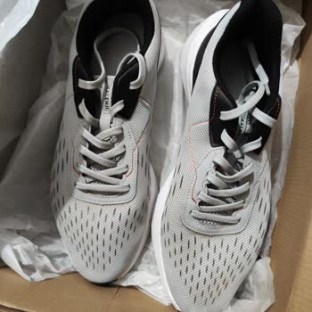 Reebok.com Siparişimde Kutudan 2. El Farklı Marka Ayakkabı Çıktı