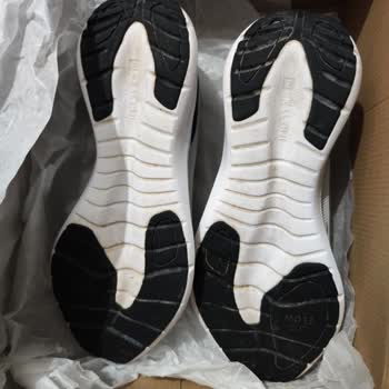 Reebok.com Siparişimde Kutudan 2. El Farklı Marka Ayakkabı Çıktı