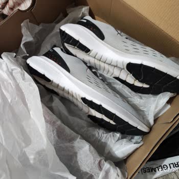 Reebok.com Siparişimde Kutudan 2. El Farklı Marka Ayakkabı Çıktı