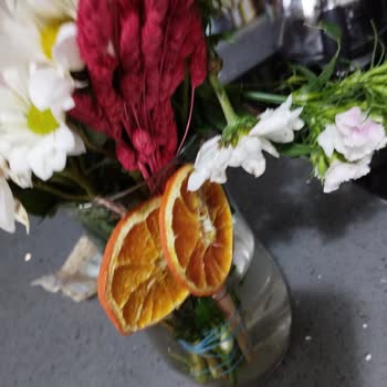 Özensiz, Islanmış, Yıpranmış Çiçek Buketi