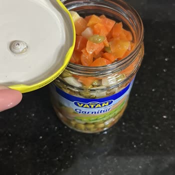 Bizim Vatan Marka Garnitürden Salyangoz Çıktı.