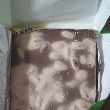 Ülker Fıstıklı Kare Çikolatada Kötü Görüntü Ve Bozukluk