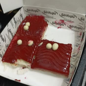 Antepli Şerifoğlu Baklavaları Bayat Ürün Sattı