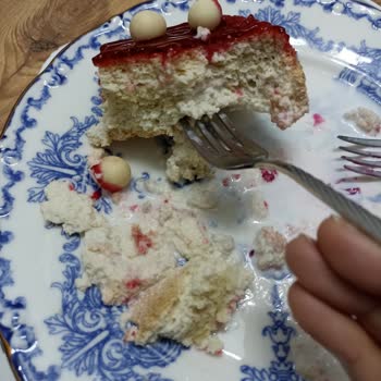 Antepli Şerifoğlu Baklavaları Bayat Ürün Sattı