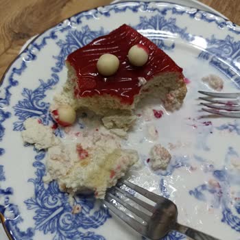 Antepli Şerifoğlu Baklavaları Bayat Ürün Sattı