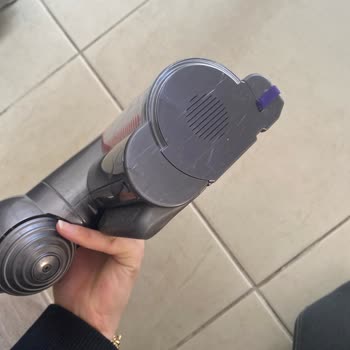 Dyson Başlığım Servisten Çizik İçerisinde Geldi.