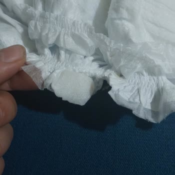 Molfix Bez Kenarında Yapışkan Tarzı Şeyler Çıktı