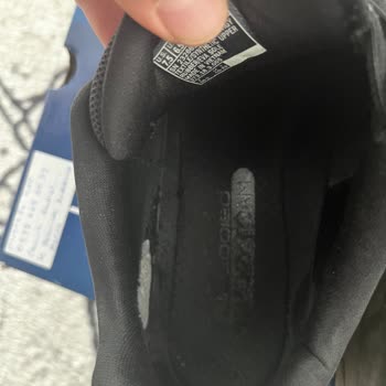 Sneaker Loops Tan Aldığım Ayakkabı Hemen Yırtıldı Ve Değişim Yapılmadı