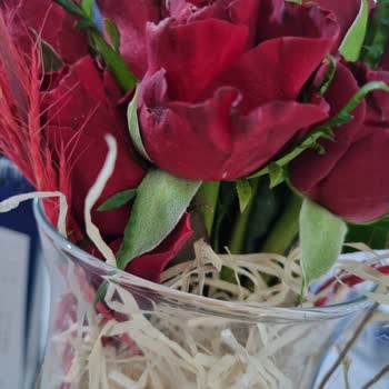 Taze Çiçek (tazecicek.com) 14 Şubat Hayal Kırıklığı: Çürük Çiçekler Ve İlgisiz Servis