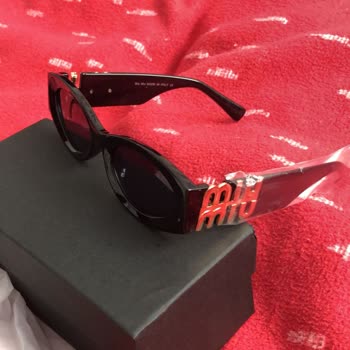 Çakma Gözlük Gönderildi Kremlin.co İsimli Instagram Adresinden.