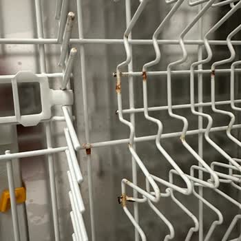 Miele Bulaşık Makinemin Raflarında Paslanma Oluştu