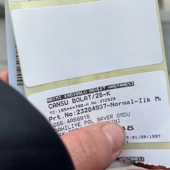 Esenyurt Necmi Kadıoğlu Devlet Hastanesi Doktorun Kim Olduğunu Çözemiyoruz. Asistanlarda Doktorlar Kadar İlgili