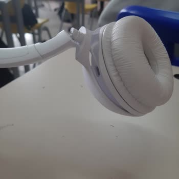 JBL Tune 510BT Oynar Başlıklı Kısmı Kırıldı