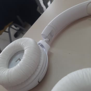 JBL Tune 510BT Oynar Başlıklı Kısmı Kırıldı