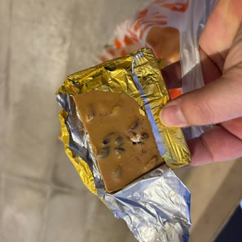 Migros Eti Antep Fıstıklı Çikolatada Tüylü Sürpriz!