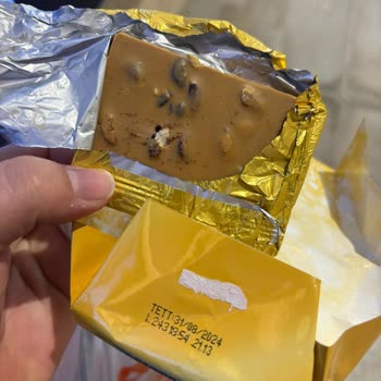 Migros Eti Antep Fıstıklı Çikolatada Tüylü Sürpriz!