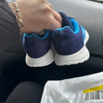 Adidas Ürünün Arkasında Durmuyor