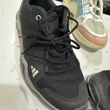 adidas İç Astarı Delinmiş