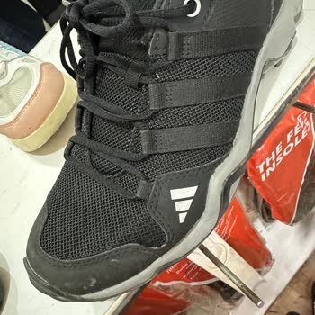 adidas İç Astarı Delinmiş