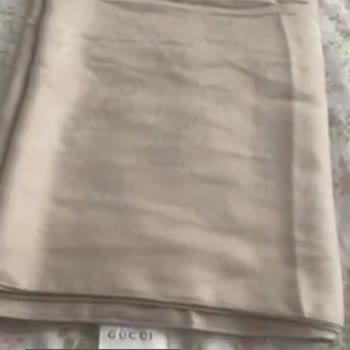 Organic Scarfs Güvenilirsizlik, Üslup, Yalan