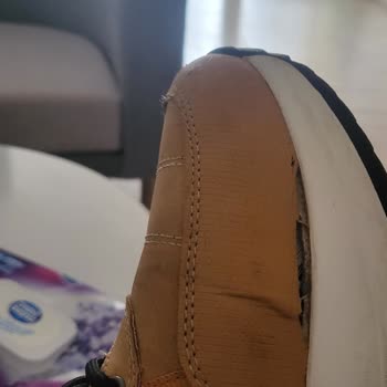 Deichmann Ayakkabı Kendi Kendine Parçalandı