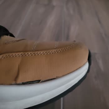 Deichmann Ayakkabı Kendi Kendine Parçalandı