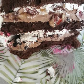 Şeker Ahmet Pastane & Cafe Pasta Bayat Ve Ağızda Acı Tat Bırakıyor Boya Elinden Çıkmıyor