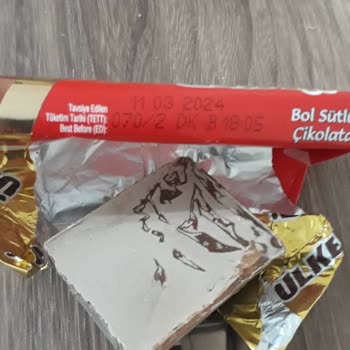 Ülker Marka Çikolatanın Tarihi Geçmediği Halde Bozuk Gibi Gözüküyor