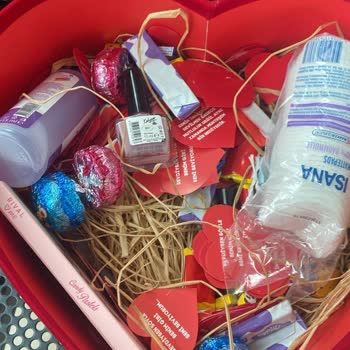 Metro Turizm Kargom Açıldı Ve İçindekileri Aldılar.