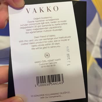 Vakko Mağduriyeti, Şaşkınız Eşarp Başka Renkte Geldi