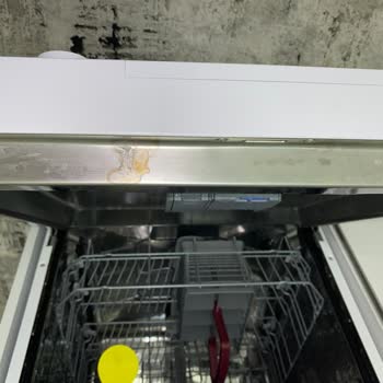 Arçelik 6133 Bulaşık Makinesinin İçinde Pas Ve Küflenme