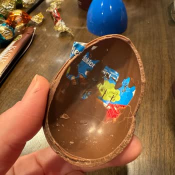 Ozmo Yumurta Çikolatasının İçinden Çıkan Ambalaj Kağıdı