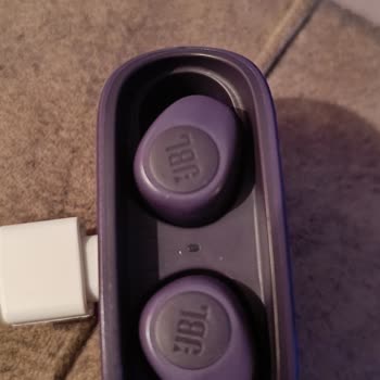 JBL 100 Tws Kulaklık Beyaz Işık Yanıyor Şarj Almıyor