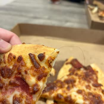 Migros Yemek Pizza Hut Siparişi İçinden Çıkan Saç Telleri!