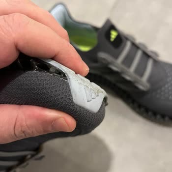Adidas Pişman Eden Ayakkabım