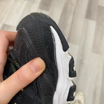 Skechers Firması Ürünün Arkasında Duruyormuş Gibi Yapıp Durmaması