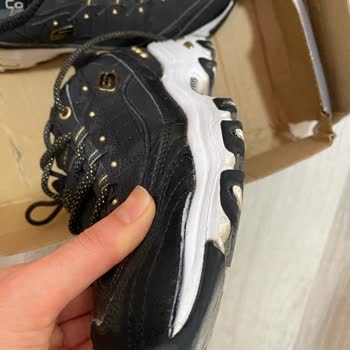 Skechers Firması Ürünün Arkasında Duruyormuş Gibi Yapıp Durmaması