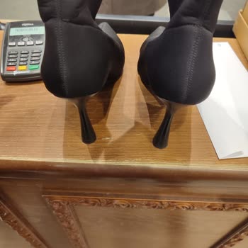 Elle Ayakkabı Elle Mağdur Ediyor