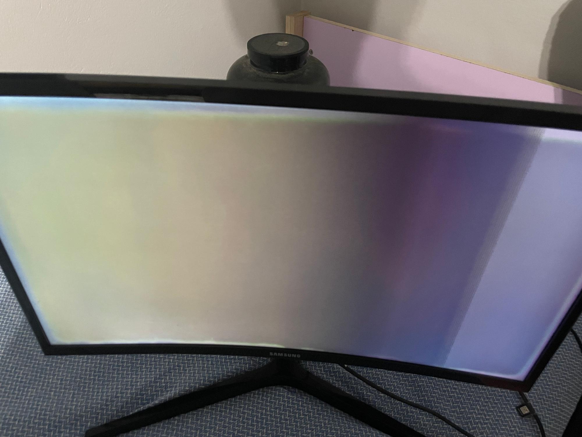 Samsung 24" 144 Hz 1 MS Curved Gaming Monitör Panel Arızası - Şikayetvar