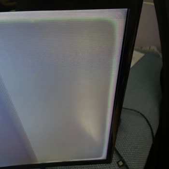 Samsung 24" 144 Hz 1 MS Curved Gaming Monitör Panel Arızası